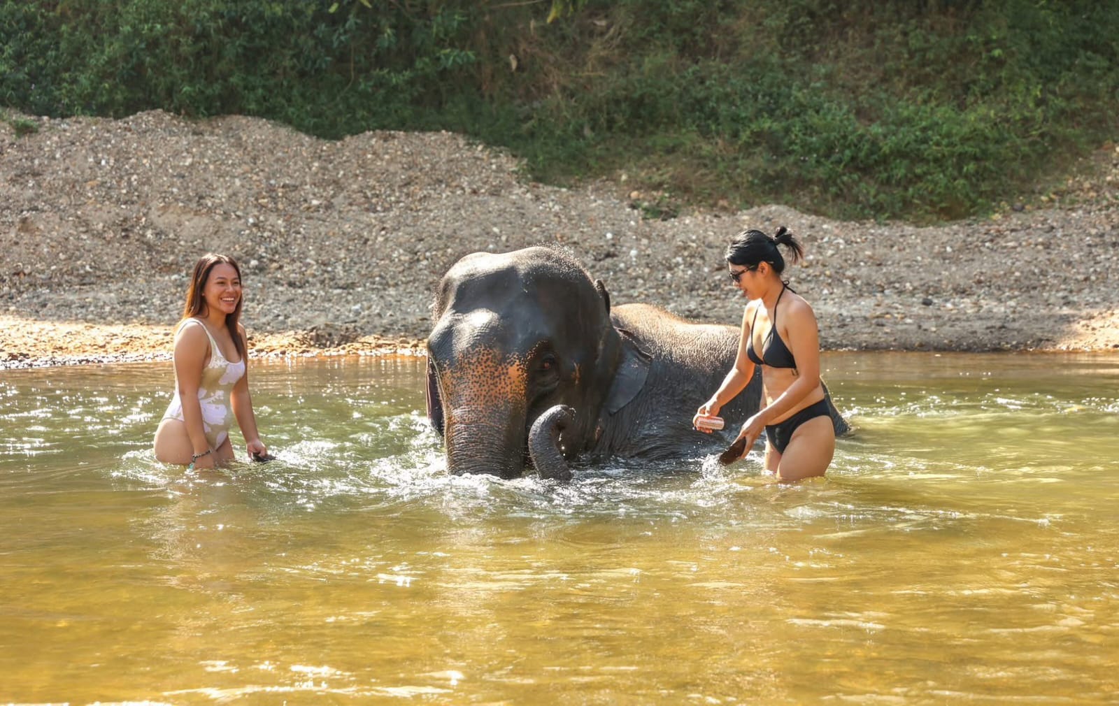 Romantic Escape gallery 5